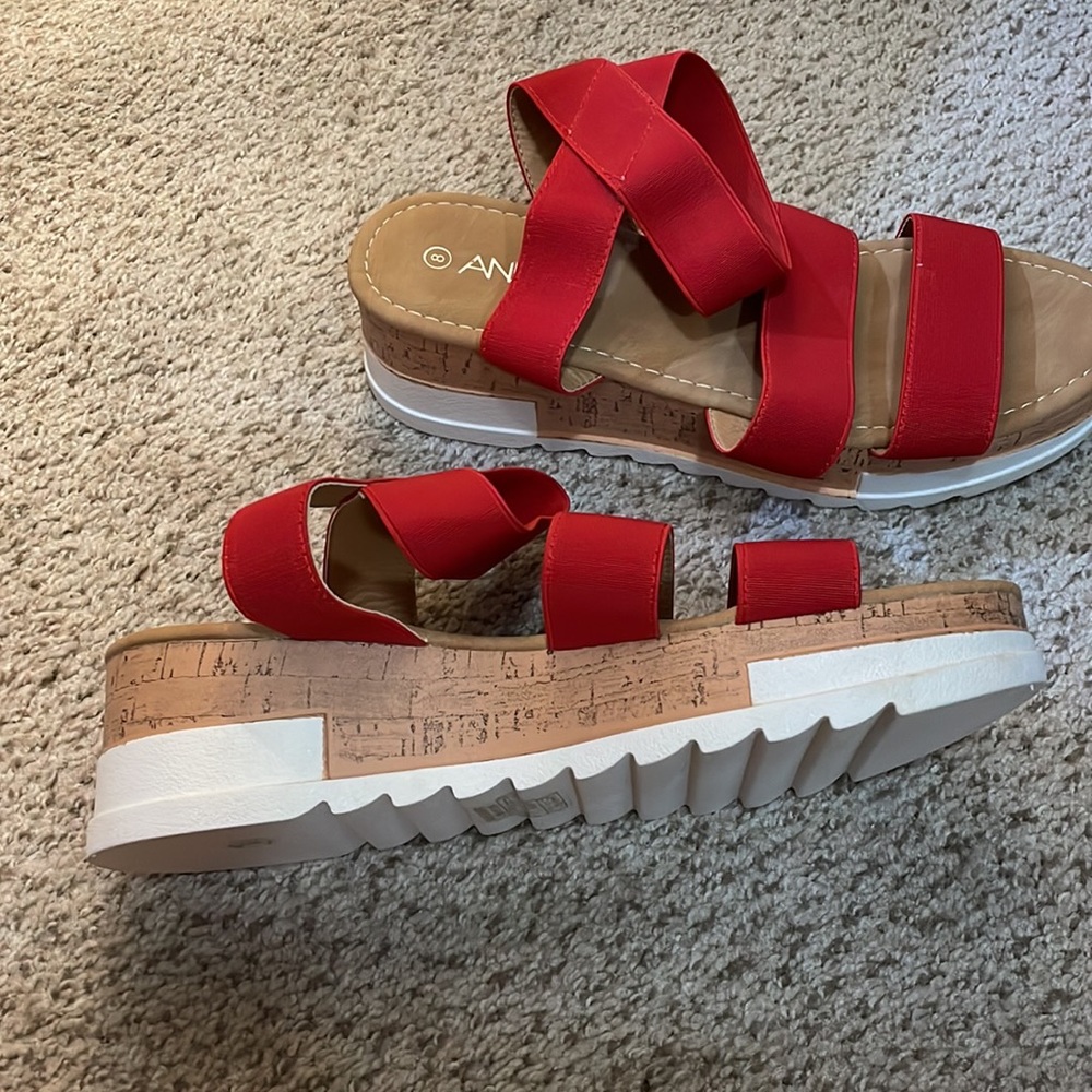 SIZE 8 STRAPY RED PLATFORM SANDALS